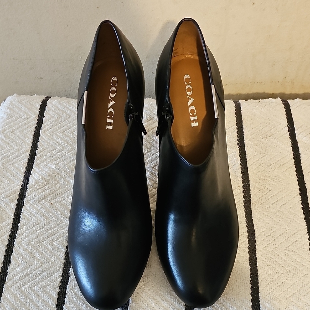 Coach Black Heeled Boots Sleek Leather Design - Picture 2 of 7